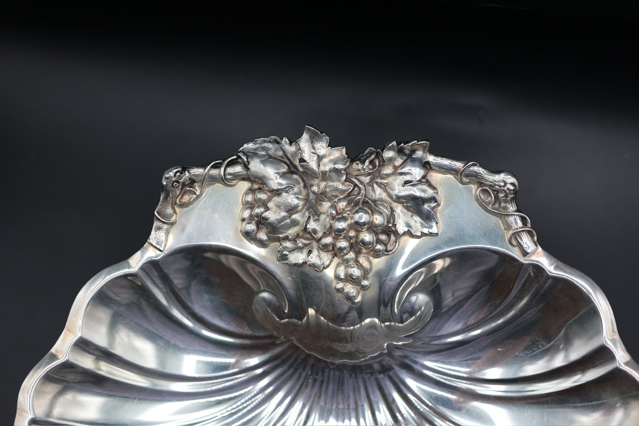 Reed & Barton Silver Plated Shell Server With Grape Details And Feet