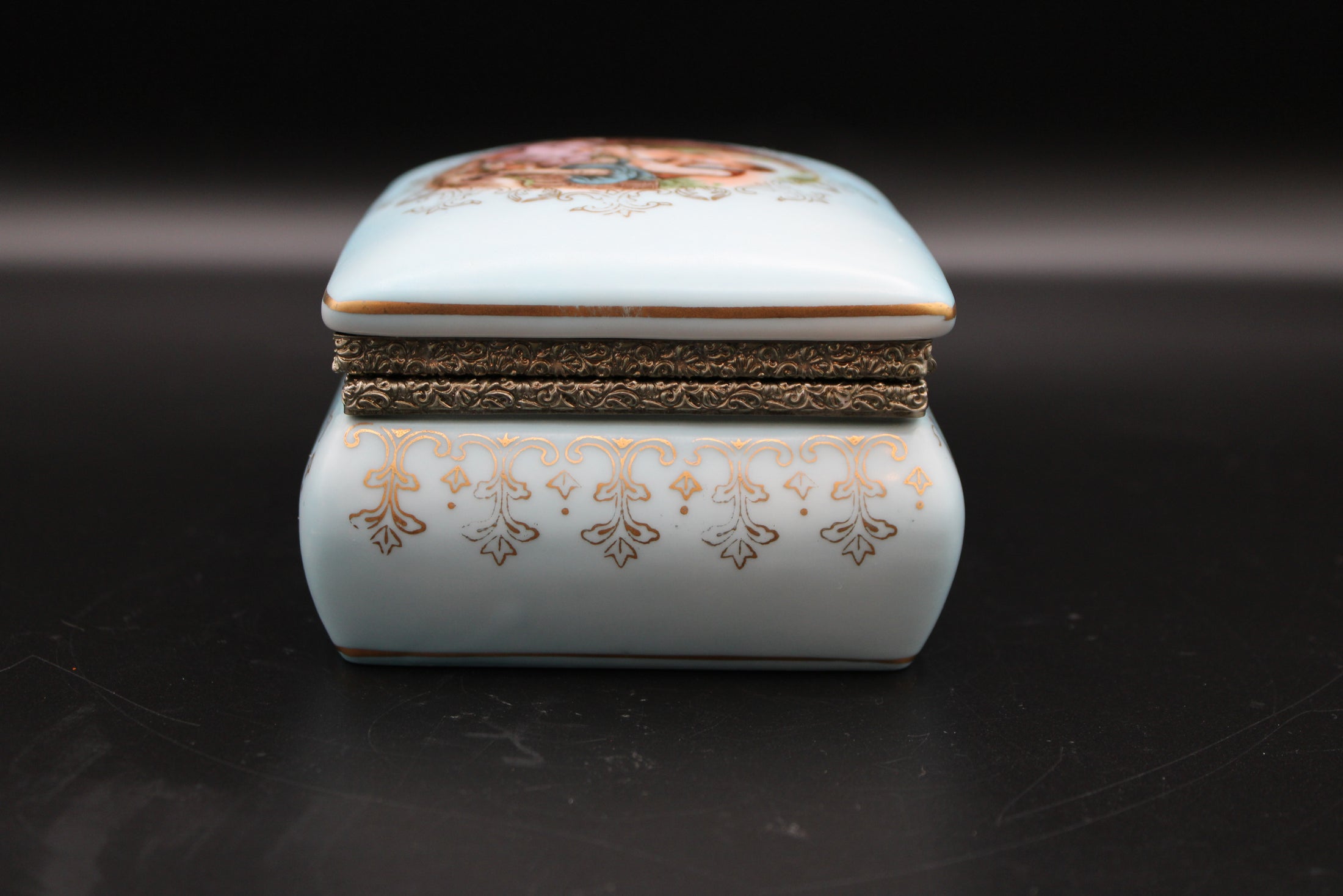 Japanese Blue Porcelain Trinket Box With Courting Scene