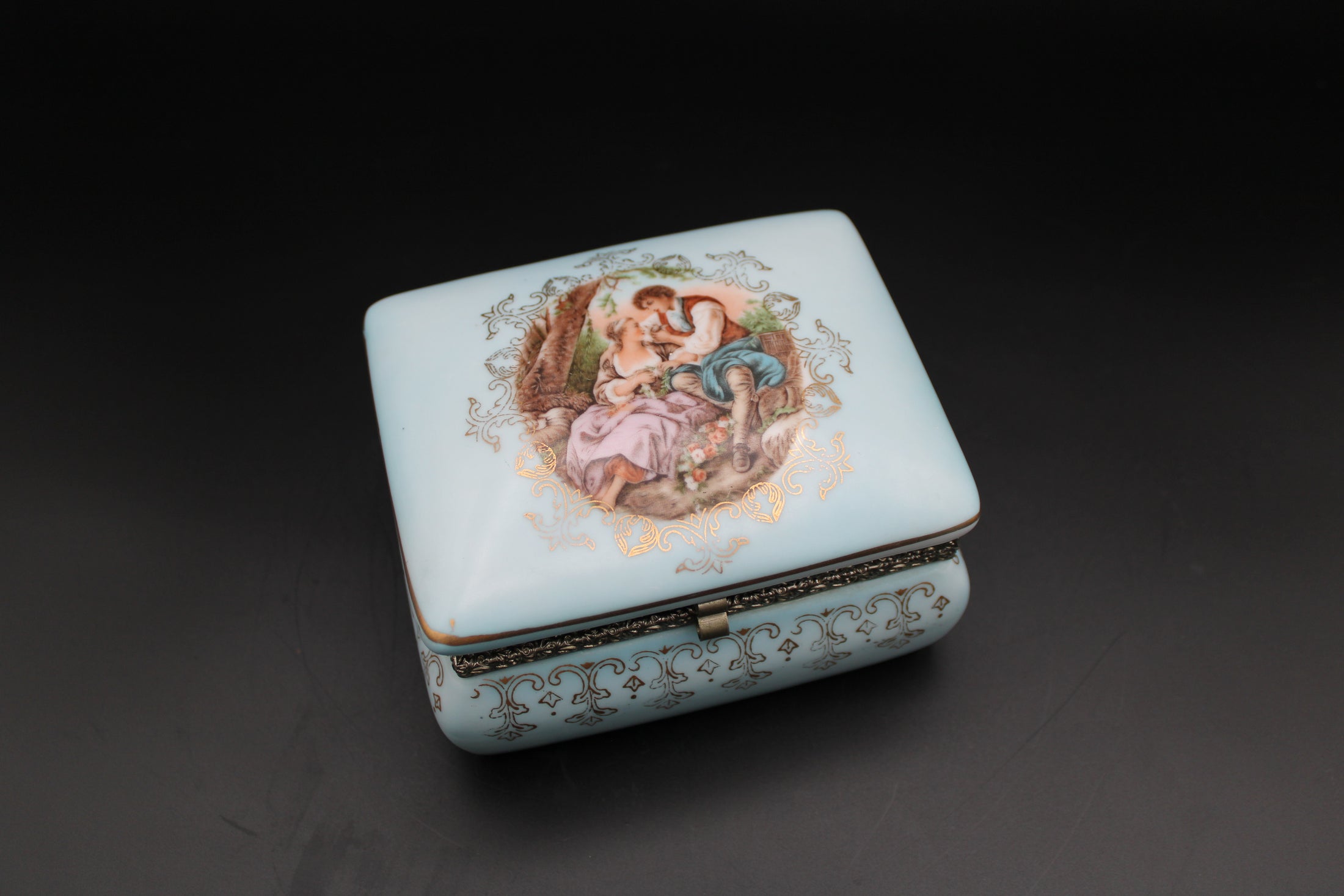 Japanese Blue Porcelain Trinket Box With Courting Scene