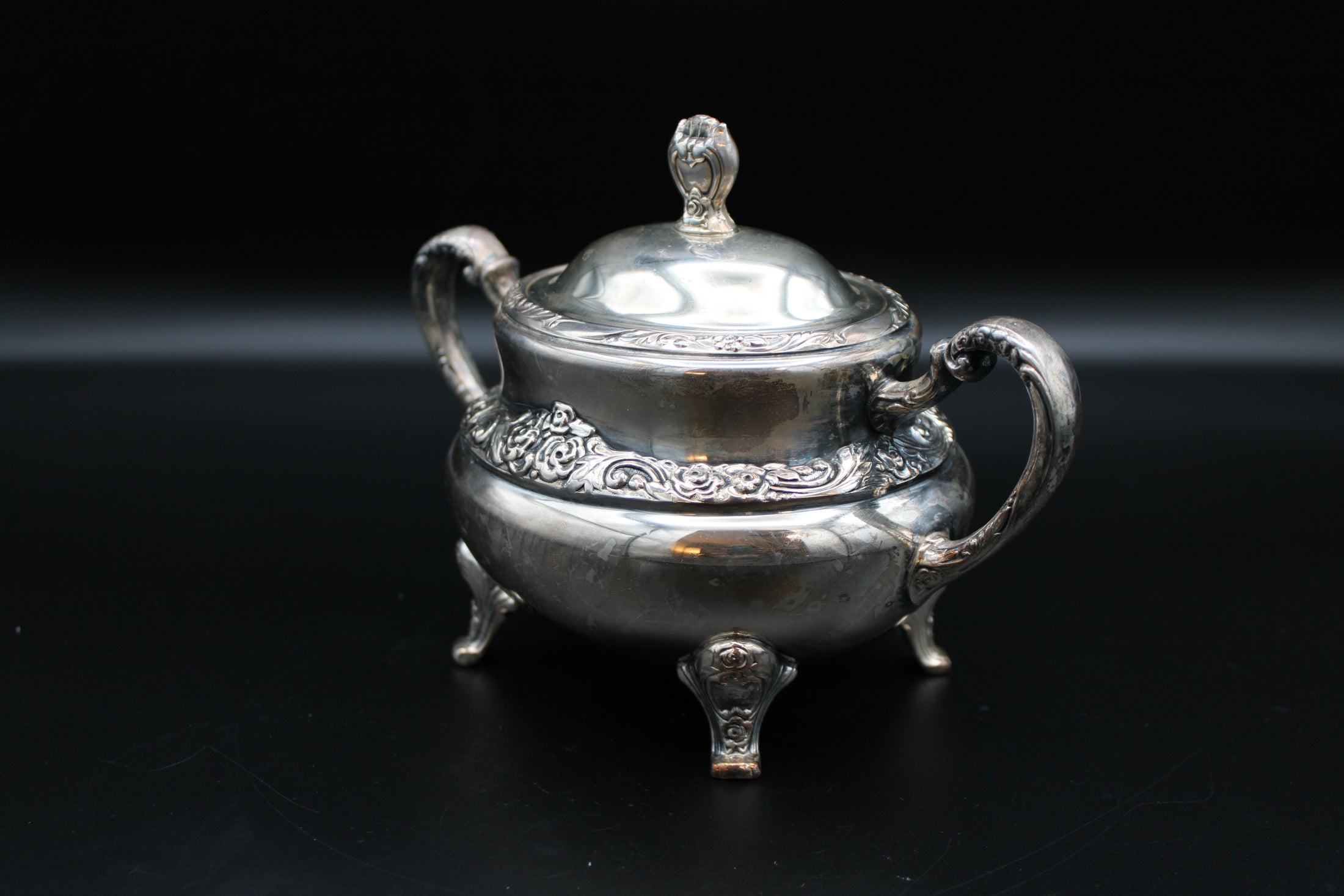 Silver Plated Sugar & Creamer Set With Intricate Floral Detailing - Ballad Community