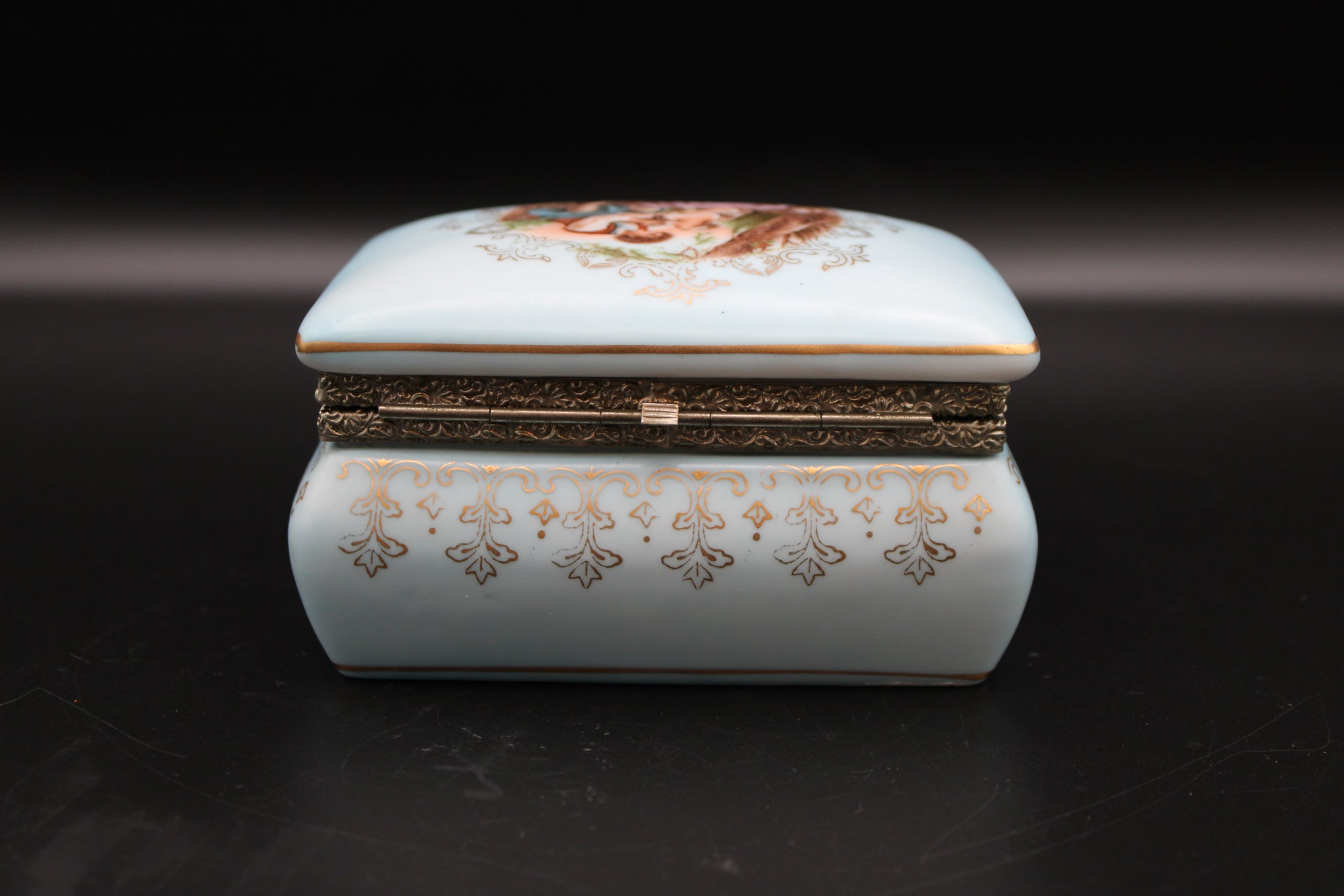 Japanese Blue Porcelain Trinket Box With Courting Scene