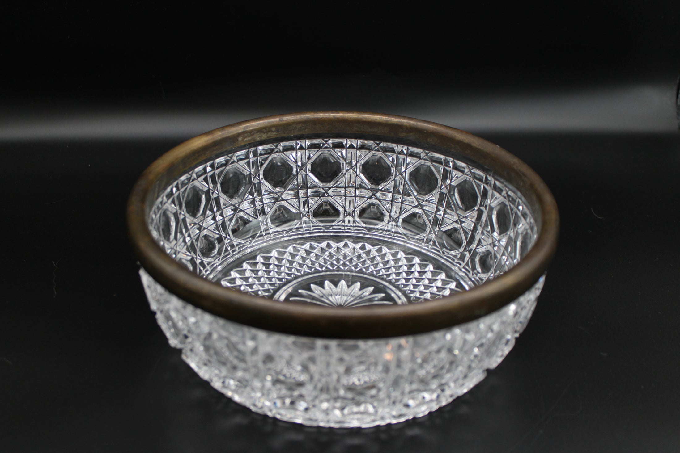 Crystal Round Bowl Brass Edge